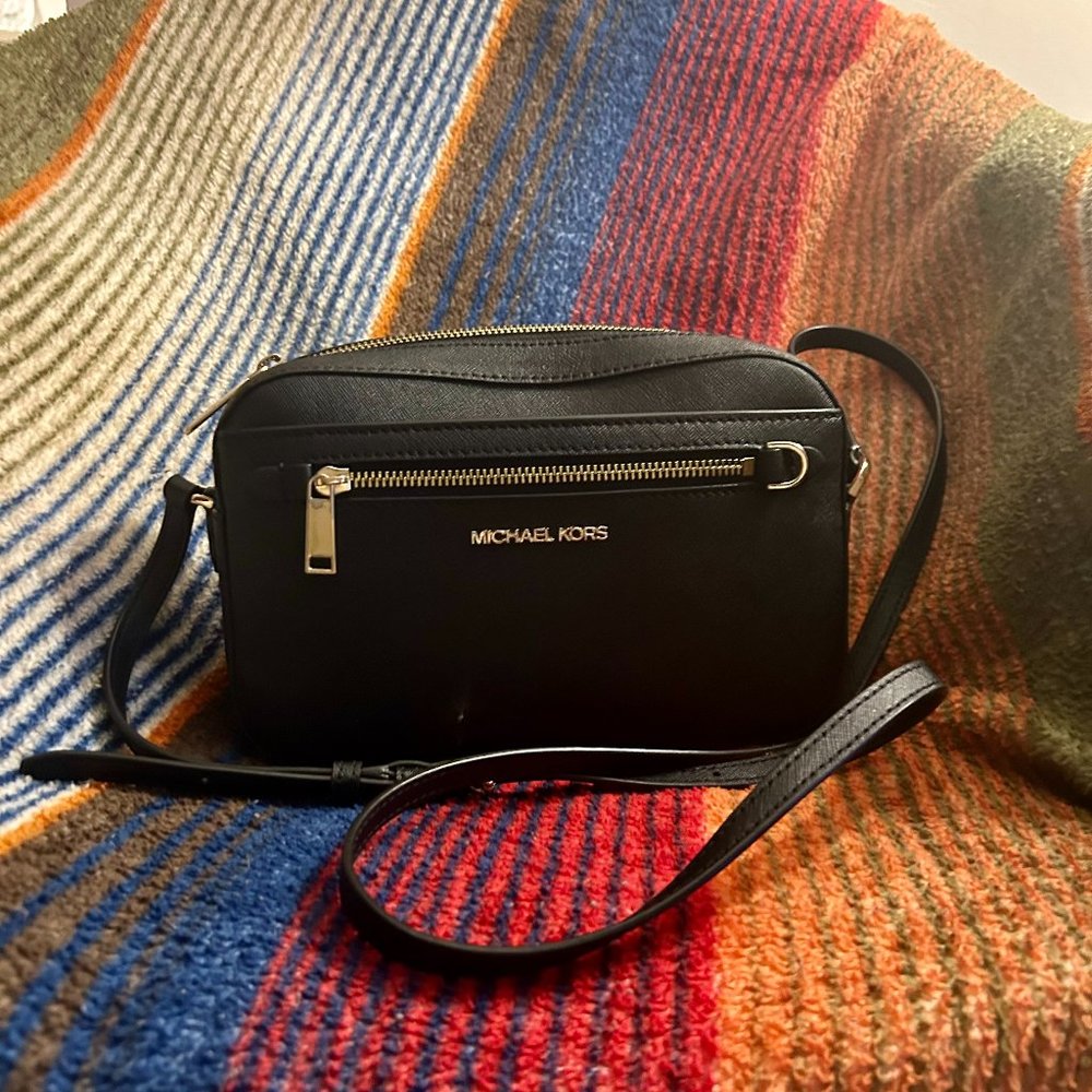 MICHAEL KORS JET SET LARGE ZIP CROSSBODY PURSE